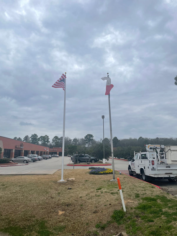 25'x5". Satin finish. Flying 5'x8' flags.