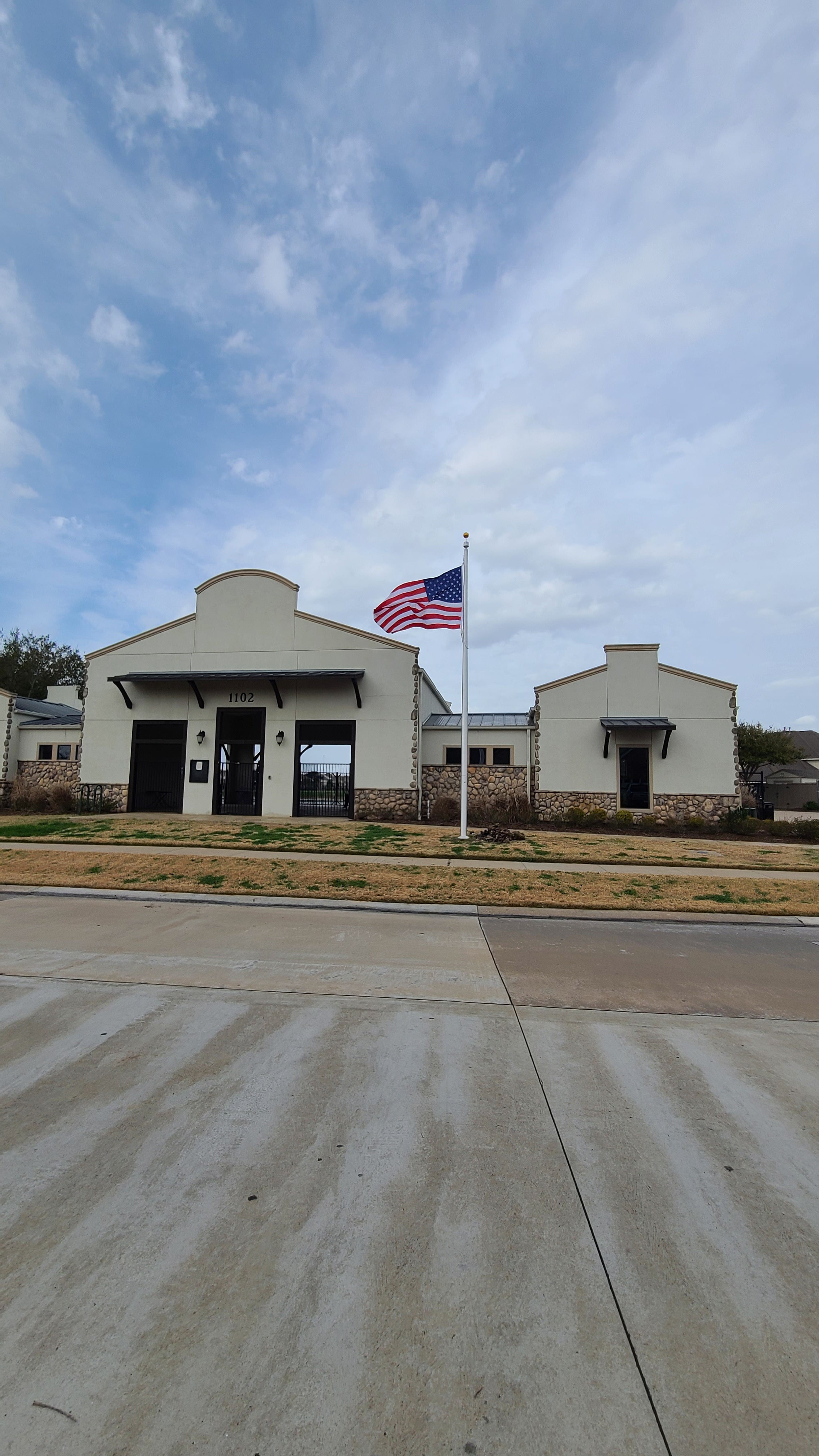 One-Piece Tapered Aluminum Commercial Flagpole – 25' x 5'' x .125'' – Windloading at 136 MPH unflagged.