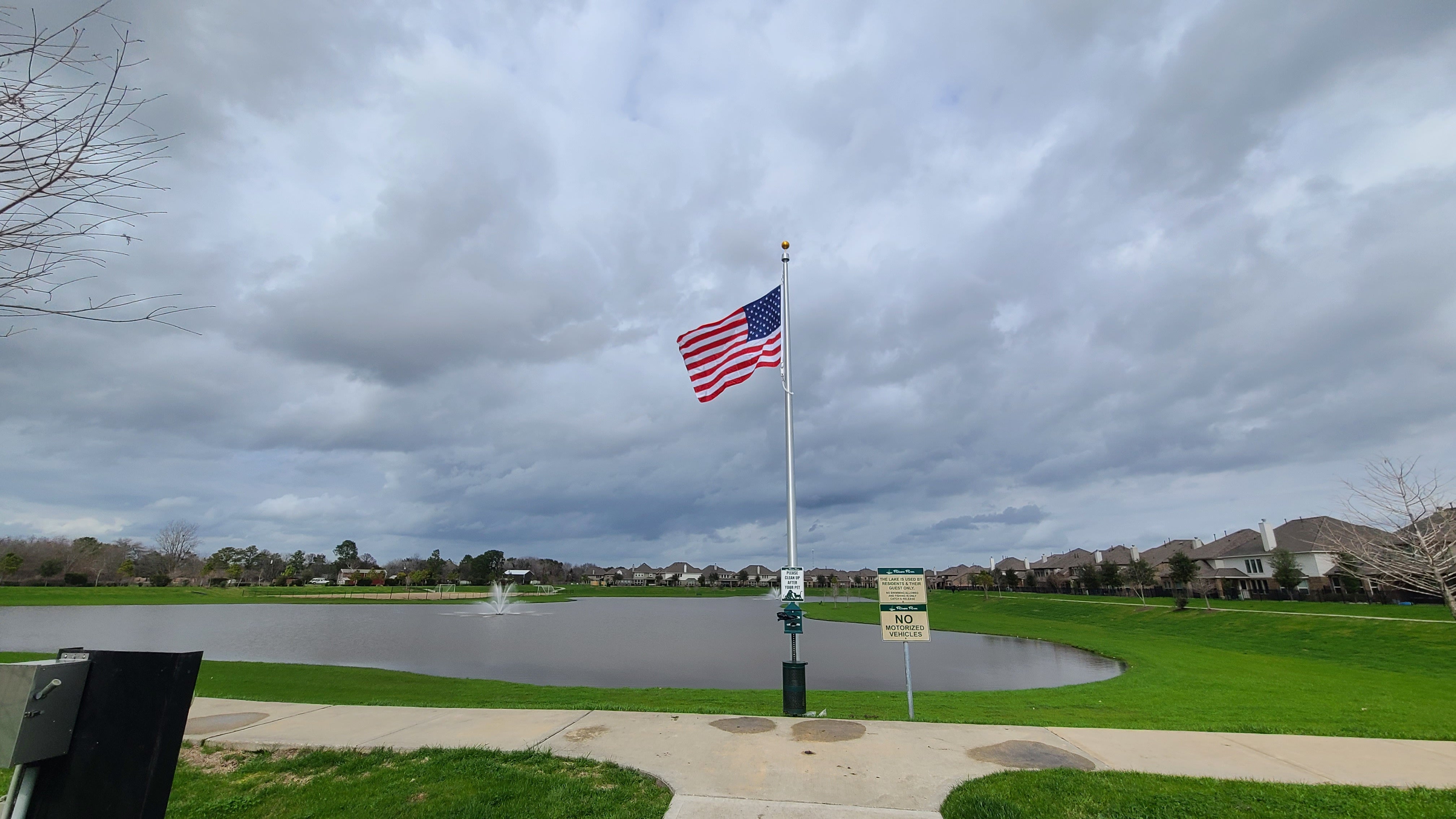 One-Piece Tapered Aluminum Commercial Flagpole – 25' x 5'' x .125'' – Windloading at 136 MPH unflagged.