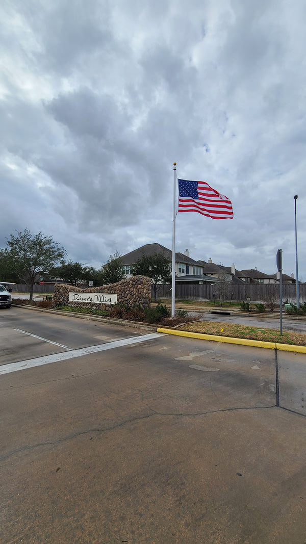 One-Piece Tapered Aluminum Commercial Flagpole – 25' x 5'' x .125'' – Windloading at 136 MPH unflagged.