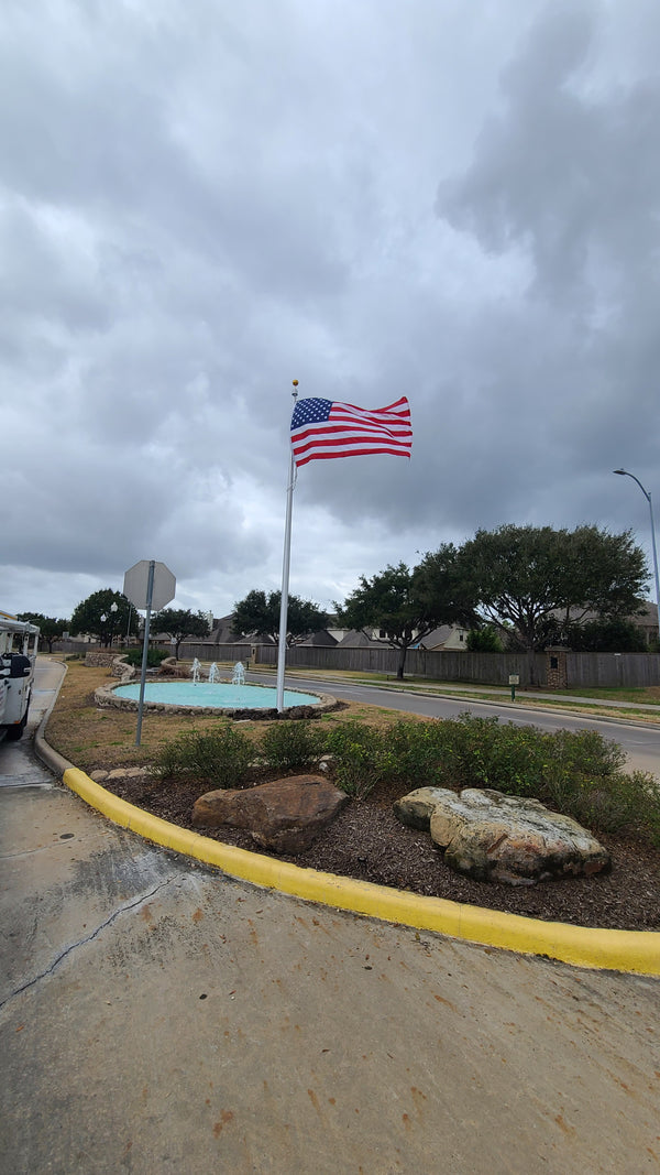 One-Piece Tapered Aluminum Commercial Flagpole – 25' x 5'' x .125'' – Windloading at 136 MPH unflagged.