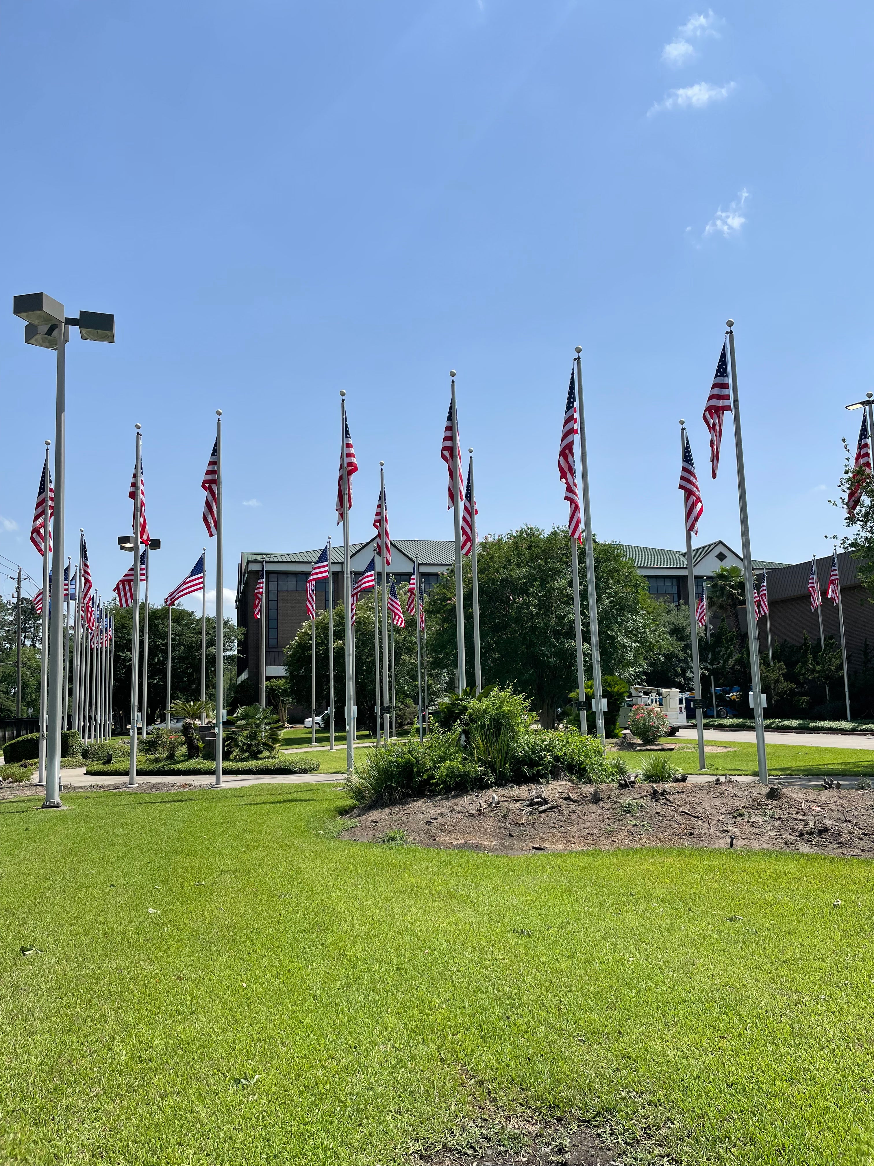 One-Piece Tapered Aluminum Commercial Flagpole – 25' x 5'' x .156'' – External model windloading at 178 MPH unflagged.